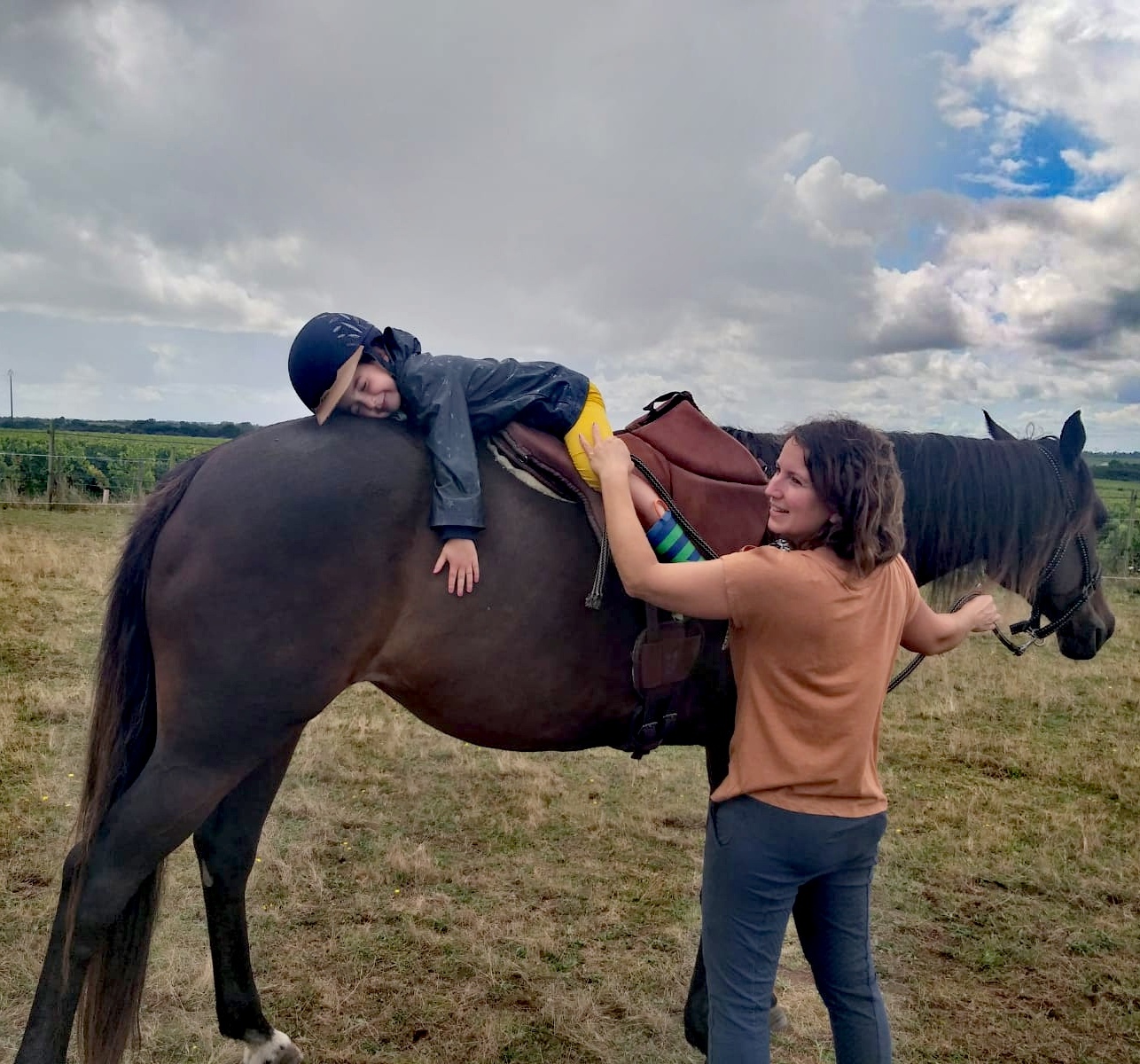 L'équithérapie, le cheval comme médiateur thérapeutique pour un mieux-être global